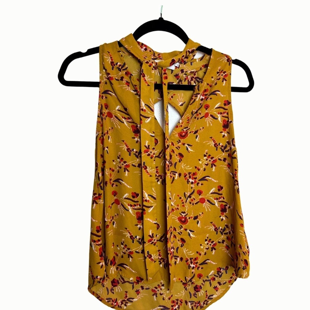 ASTR the Label Blouse Tie Neck Feature Business Preppy Open Back Size  XS